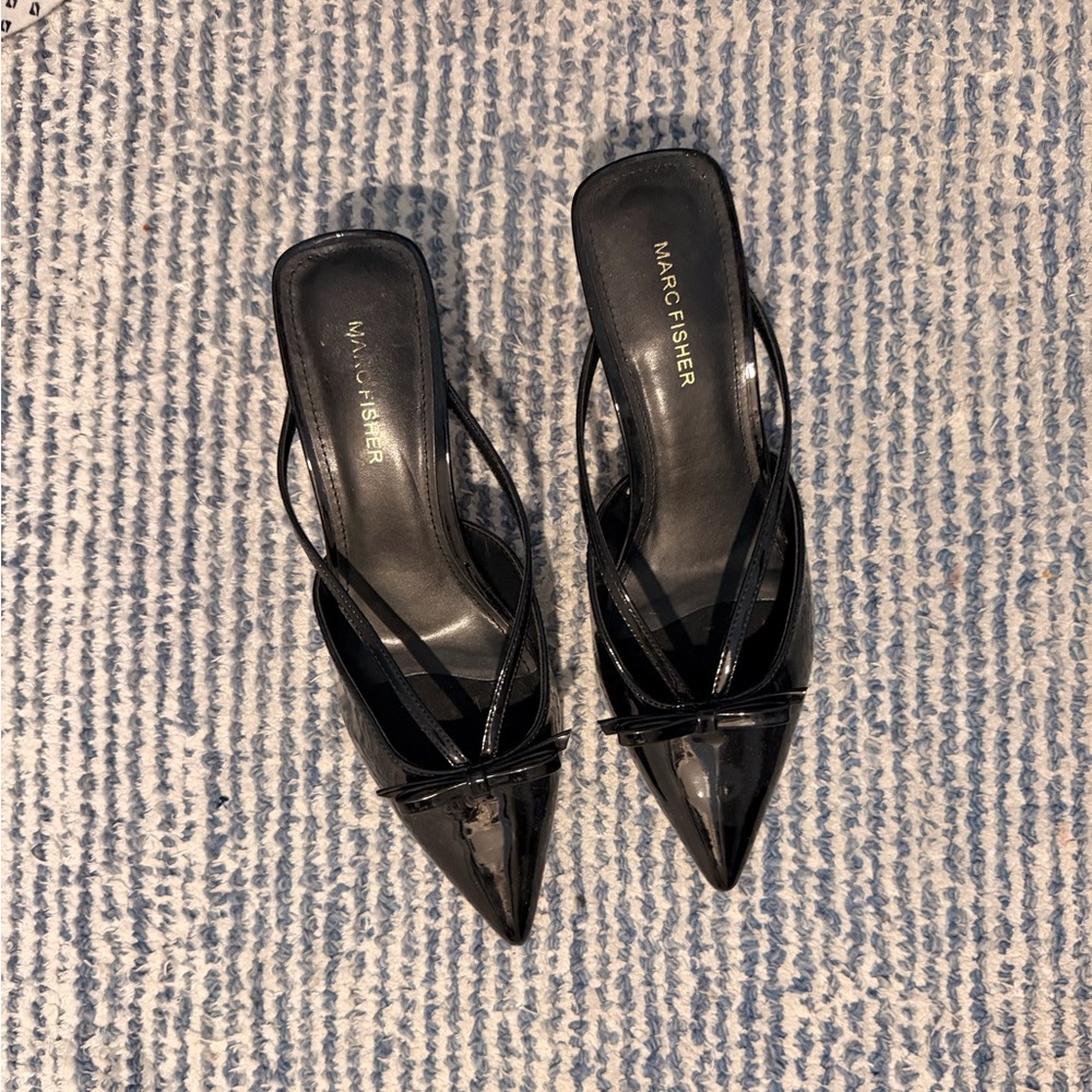 MARC FISHER BLACK PATENT BOW HEEL SIZE 9